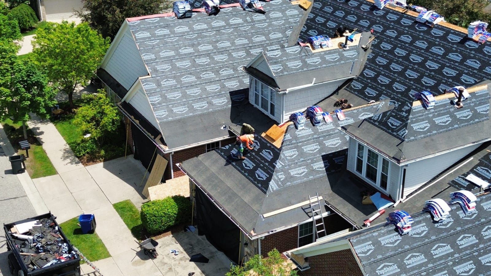 Roof replacement service for Michigan communities. High quality materials, licensed, insured, GAF master elite certified.