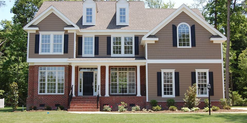 5 Roofing Maintenance Tips: Get Your Home Summer Ready