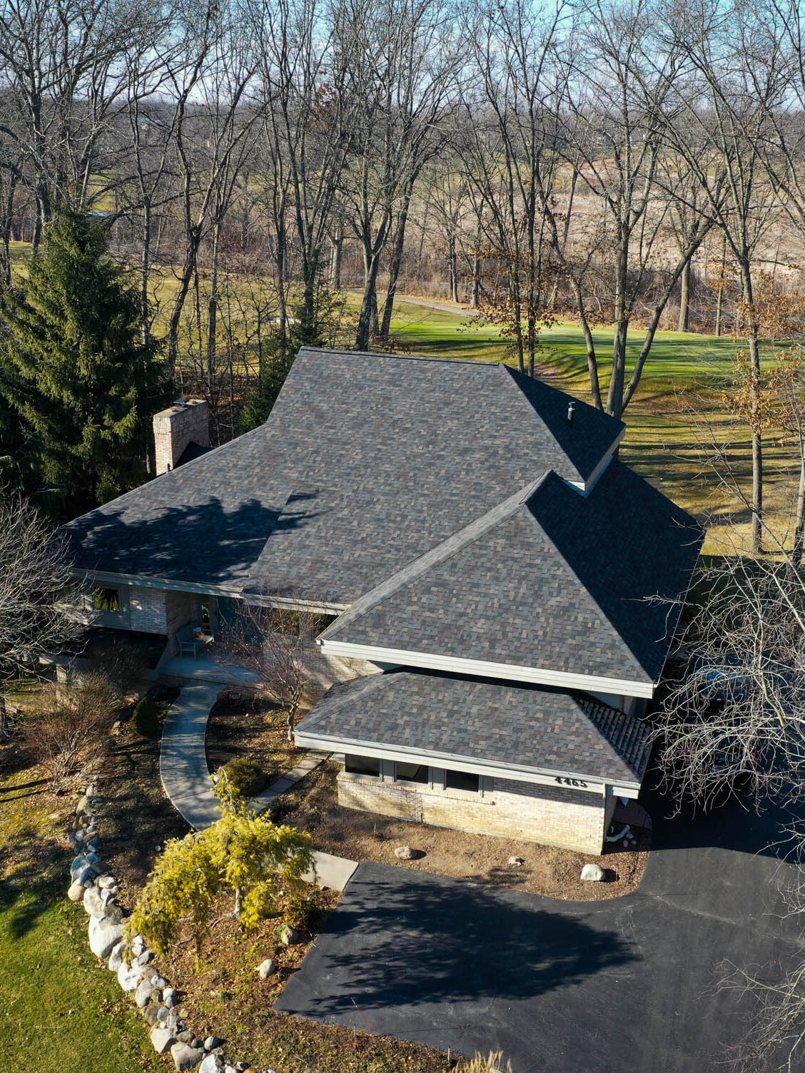 Brighton Oak Point home's roof replacement by RoofAdvisor.